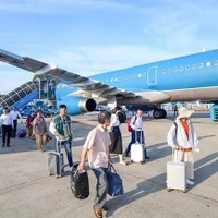 Vé tàu xe, máy bay "nóng" lên sau khi chốt lịch nghỉ Tết Dương lịch 2026