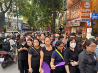 Vượt hàng trăm km về Hà Nội chờ viếng Tổng Bí thư Nguyễn Phú Trọng