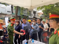 Vượt hàng trăm km về Hà Nội chờ viếng Tổng Bí thư Nguyễn Phú Trọng