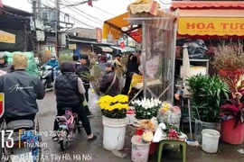 Ngõ 238 Âu Cơ phường Hồng Hà: Lấn chiếm vỉa hè vẫn “nóng” dù đã được phản ánh