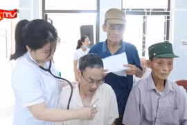 Hơn 500 người có công và thân nhân được quan tâm chăm sóc sức khỏe tại xã Quốc Oai