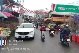 Ngõ 238 Âu Cơ phường Hồng Hà: Lấn chiếm vỉa hè tái diễn dù đã được phản ánh