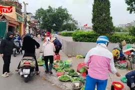 Chợ Kim Quan nhếch nhác vì họp chợ tự phát, lấn chiếm vỉa hè