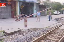 Siết chặt an toàn đường sắt: Đồng loạt rào chắn lối đi tự mở