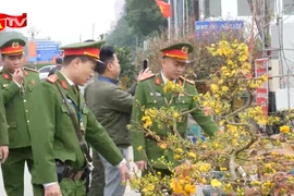 Công an xã Đông Anh phối hợp với UBND xã tăng cường đảm bảo trật tự đô thị dịp cuối năm