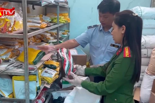 Phát hiện cơ sở kinh doanh sử dụng lượng lớn nguyên liệu và phụ gia trôi nổi trên thị trường