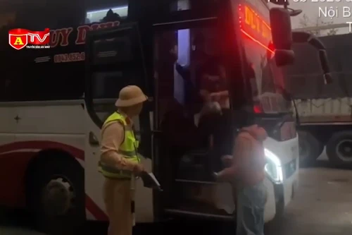 Xử phạt 187 triệu đồng xe ô tô 23 chỗ 'nhồi nhét' 48 khách 