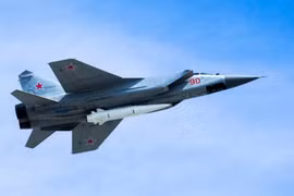 Vì sao Nga duy trì tới 40 tiêm kích MiG-31 mang ‘dao găm’ Kinzhal trong khi chỉ có 100 tên lửa này trong kho?