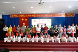 Vedan trao hơn 1.000 phần quà Tết cho hộ khó khăn