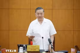 Đặc biệt coi trọng xác định tầm nhìn và định hướng lãnh đạo phát triển đất nước trong 100 năm tới