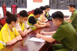 Cảnh sát Hình sự Hà Nội tạm giữ 13 đối tượng buôn bán hàng cấm tại Lounge Gas Remix 