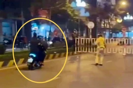 Xử lý nhóm thanh niên ‘kẹp 3’, lao xe máy tốc độ cao để 'thông chốt'