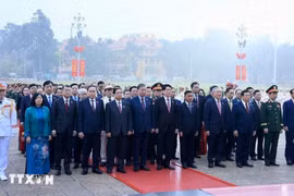 Các đại biểu dự Đại hội XIV của Đảng viếng Chủ tịch Hồ Chí Minh