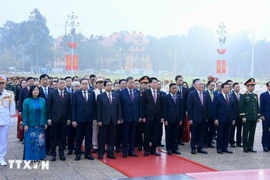 Các đại biểu dự Đại hội XIV của Đảng viếng Chủ tịch Hồ Chí Minh