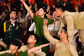 Màn múa đặc sắc trong Concert “Hà Nội bình yên” bên bờ hồ Hoàn Kiếm