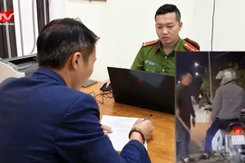 Công an làm việc với tài xế ô tô cầm gậy đe dọa người đi xe máy