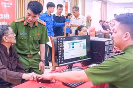 Công an Hà Nội phối hợp thu nhận mẫu ADN thân nhân liệt sĩ 