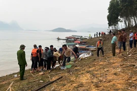 Tìm thấy toàn bộ nạn nhân vụ lật thuyền chở khách trên hồ Thác Bà