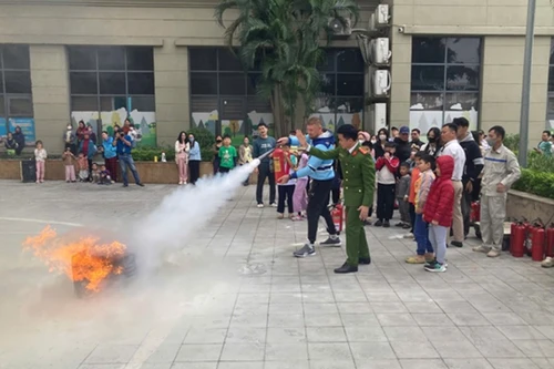 Kiểm tra, hướng dẫn, tuyên truyền về an toàn cháy, nổ tại các cơ sở kho, xưởng sản xuất