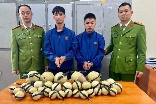 Bắt 2 đối tượng vận chuyển gần 40 quả pháo “khủng”