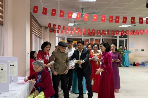 Khí thế phấn khởi và tinh thần, trách nhiệm trên từng lá phiếu cử tri 