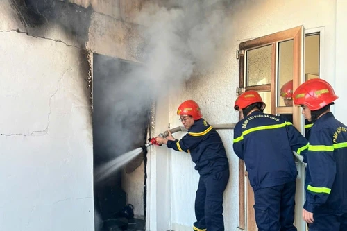 Xảy cháy pin năng lượng mặt trời của nhà dân