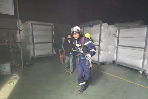 Xử lý cháy trong tình huống giả định tại cơ sở tiềm ẩn nguy cơ cháy, nổ cao