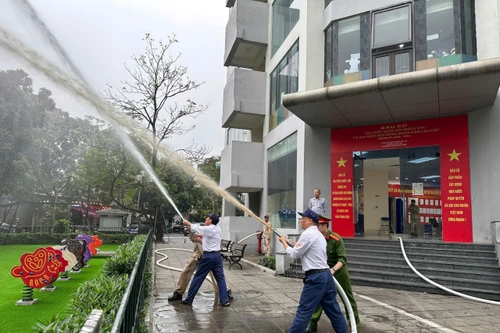 Thực tập phương án chữa cháy và cứu nạn, cứu hộ tại các địa điểm bầu cử