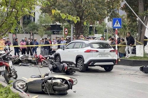 Điều tra nguyên nhân vụ tai nạn gây bị thương và hư hỏng nhiều phương tiện