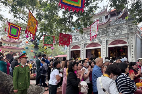 Công an phường Tây Hồ thực hiện phương châm "3 nhất" phục vụ nhân dân 