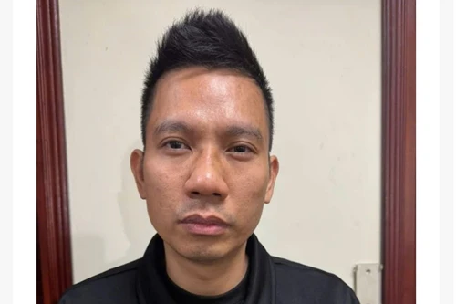 Bắt quả tang 2 nam thanh niên bán dâm tại khách sạn