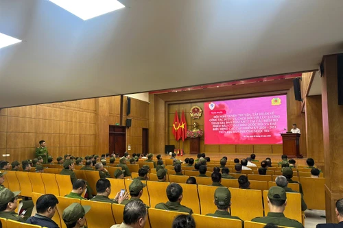 Hướng dẫn lực lượng đảm bảo ANTT ở cơ sở ứng phó sự cố hỏa hoạn tại điểm bầu cử