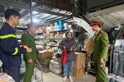 Nâng cao nhận thức chấp hành pháp luật về an toàn cháy, nổ tại làng nghề Bát Tràng