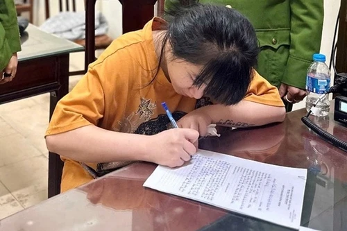 Vận động đầu thú đối tượng trốn lệnh truy nã quốc tế