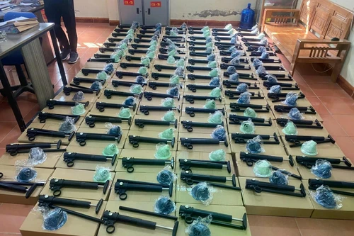 Bắt đối tượng tàng trữ, mua bán trái phép vũ khí quân dụng với số lượng lớn