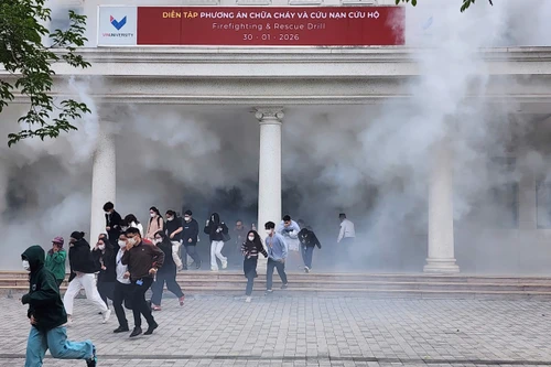 Trải nghiệm và thực tập phương án chữa cháy, cứu nạn tại Trường Đại học VinUni