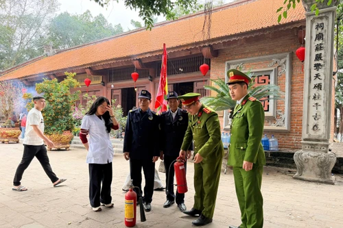 Chủ động các biện pháp an toàn cháy, nổ nơi diễn ra hoạt động du xuân tại Đền Hai Bà Trưng