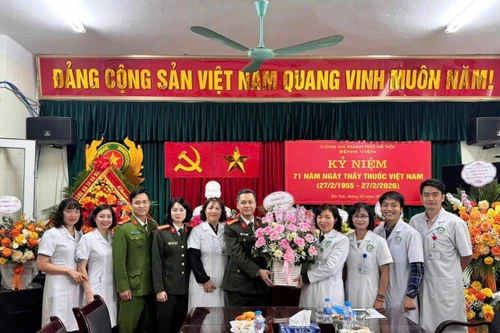 Các cơ sở y tế và Công an phường luôn đồng hành trong nhiều mặt công tác
