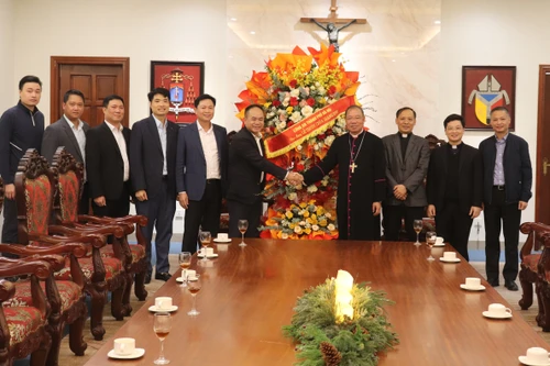 Giám đốc Công an Hà Nội chúc mừng Tổng Giám mục - Tổng Giáo phận Hà Nội nhân dịp Lễ Noel năm 2025
