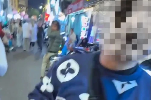 Xử phạt người chào mời du khách nước ngoài có hành vi chệch chuẩn