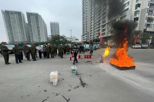 Cụm thi đua số 14 - Công an Hà Nội triển khai các biện pháp an toàn cháy, nổ tại khu dân cu dịp Tết