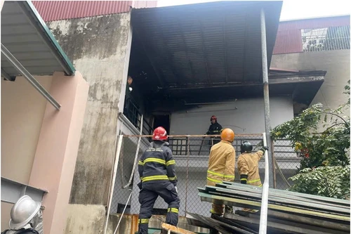 Lực lượng tại chỗ kịp thời xử lý đám cháy nhà dân ở phường Bồ Đề