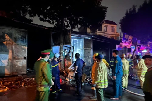 Xử lý nhanh đám cháy tại nhà thu mua phế liệu
