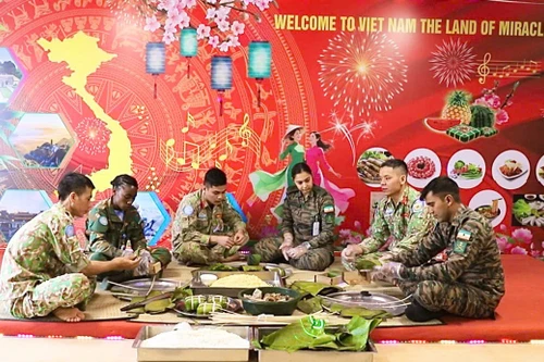 Tết Việt giữa "chảo lửa" Abyei: Gói bánh chưng bằng lá chuối rừng, sứ giả ẩm thực kết nối bạn bè quốc tế