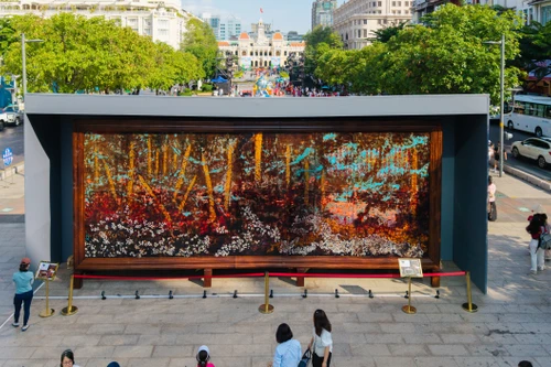 Hoạ sĩ Lê Hữu Hiếu nhận bằng khen của UBND Thành phố Hồ Chí Minh