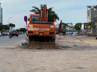 Con đường đẹp nhất Hà Nội nhếch nhác, xuống cấp nghiêm trọng