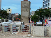 Con đường đẹp nhất Hà Nội nhếch nhác, xuống cấp nghiêm trọng