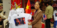 Hà Nội: Áo phông in hình Kim Jong Un-Donald Trump đắt hàng