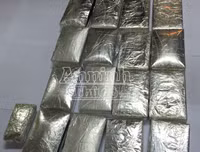 Bí mật cất giấu bên trong chiếc lốp ô tô dự phòng