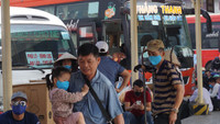 Hà Nội: Người dân bắt đầu đổ về bến xe để về quê dịp nghỉ lễ 30-4